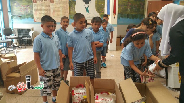 طلاب مدرسة جنة ابن رشد يوزعون الطرود الغذائية للعائلات المحتاجة مع نفحات شهر رمضان المبارك  